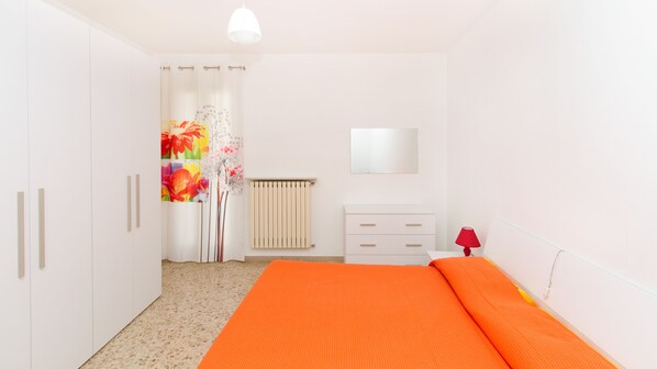 Chambre Double, salle de bains commune