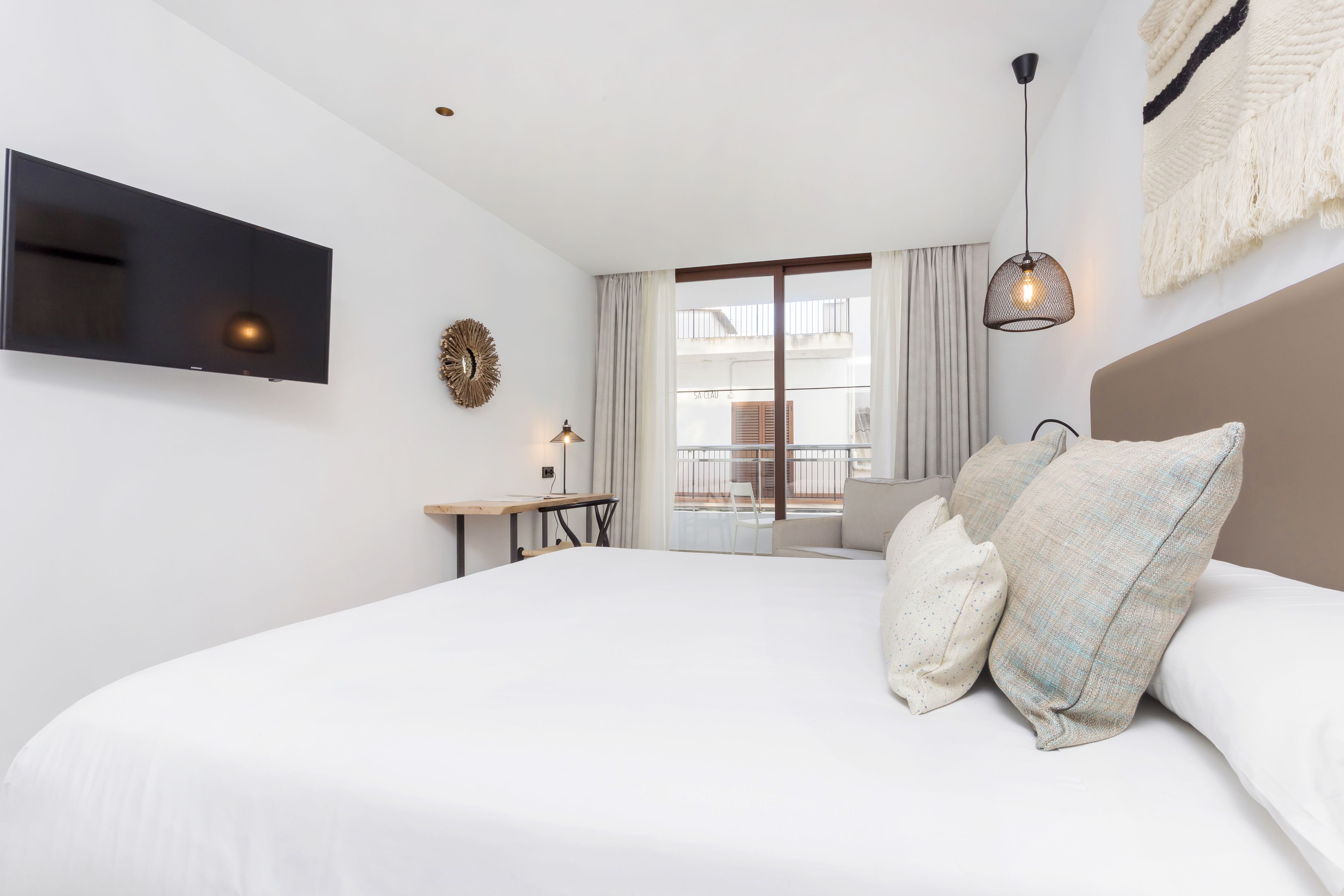 2 bedrooms, premium bedding, down duvets, memory-foam beds