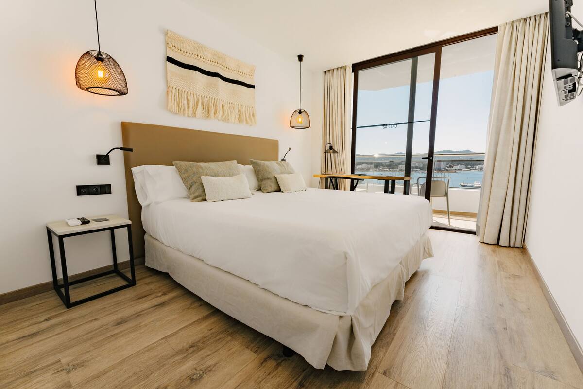 superior room, balcony, sea view | 2 bedrooms, premium bedding, down duvets, memory-foam beds