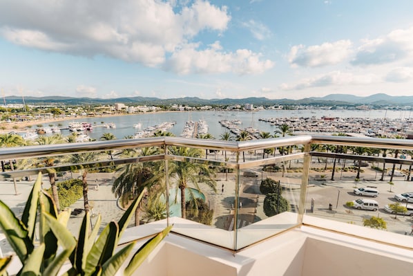 Premium-Penthouse, 2 Schlafzimmer, Terrasse, Meerblick | Terrasse/Patio