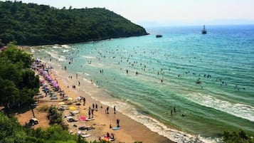 Una spiaggia nelle vicinanze