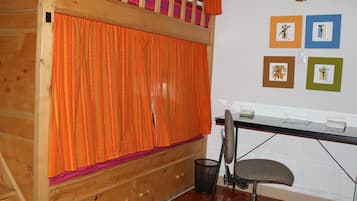 Minibar, camas plegables/adicionales y ropa de cama