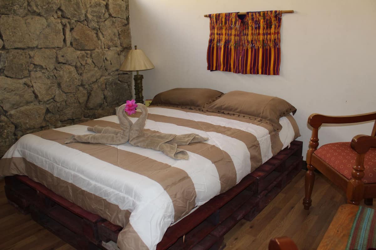 Deluxe tweepersoonskamer, 1 queensize bed, niet-roken | Een minibar, extra bedden (toeslag), beddengoed