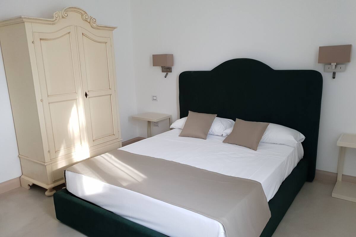 Deluxe Double Room, Balcony | Minibar, in-room safe, desk, soundproofing