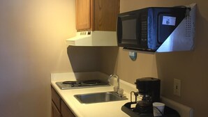 Coffee/tea maker, fridge - Captain's Cove (Waterport)