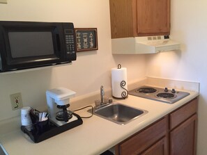 Fridge, coffee/tea maker - Captain's Cove (Waterport)