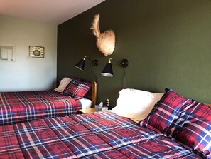 Rollaway beds, free WiFi - Captain's Cove (Waterport)