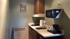 Standard Double Room, 2 Queen Beds, Non Smoking (Double Bed Room) | Private kitchenette | Coffee/tea maker, fridge - Captain's Cove (Waterport)