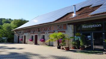 Mặt tiền nơi lưu trú