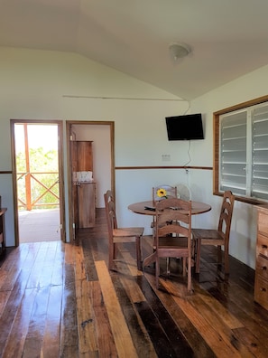 Cottage, 1 Queen Bed, Non Smoking | In-room dining