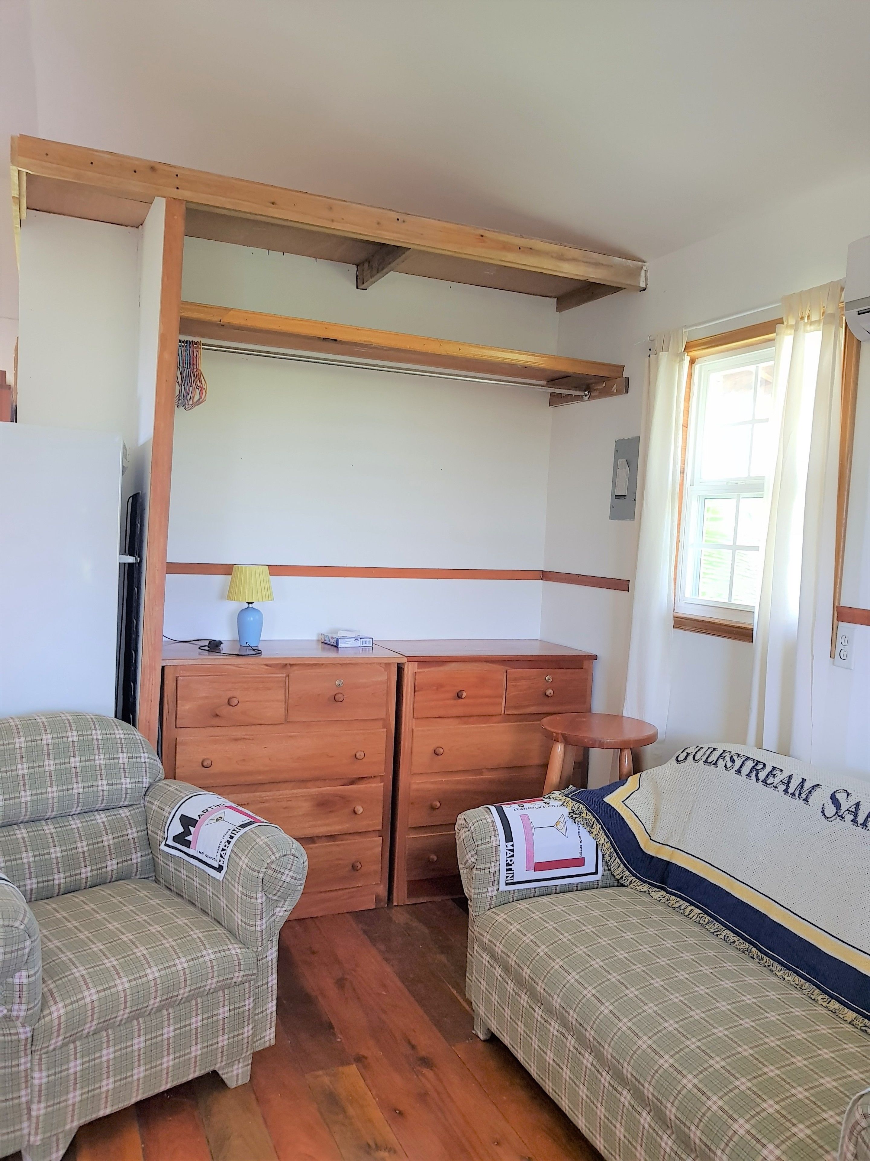 Cottage, 1 Queen Bed, Non Smoking | Living area | Flat-screen TV