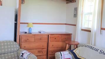 Cottage, 1 Queen Bed, Non Smoking | Living area | Flat-screen TV