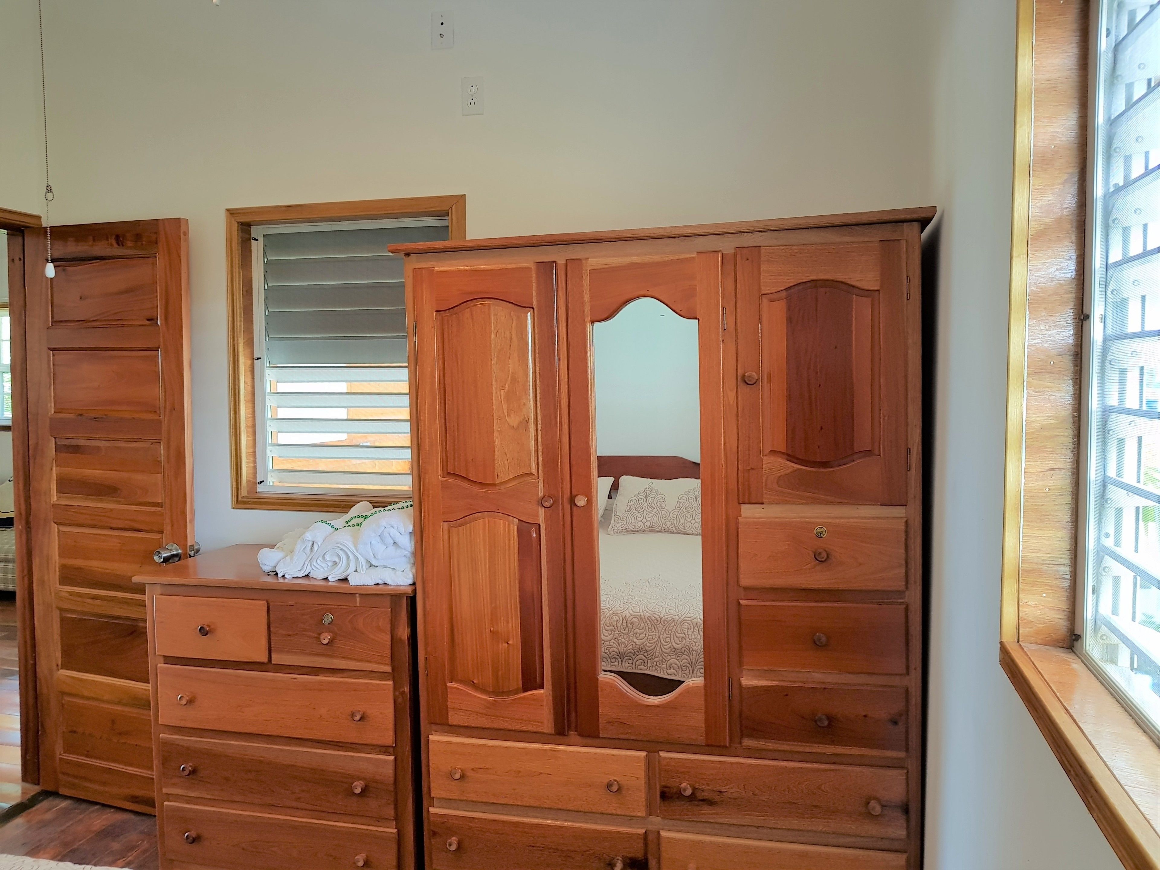 Cottage, 1 Queen Bed, Non Smoking | WiFi (free), bed sheets