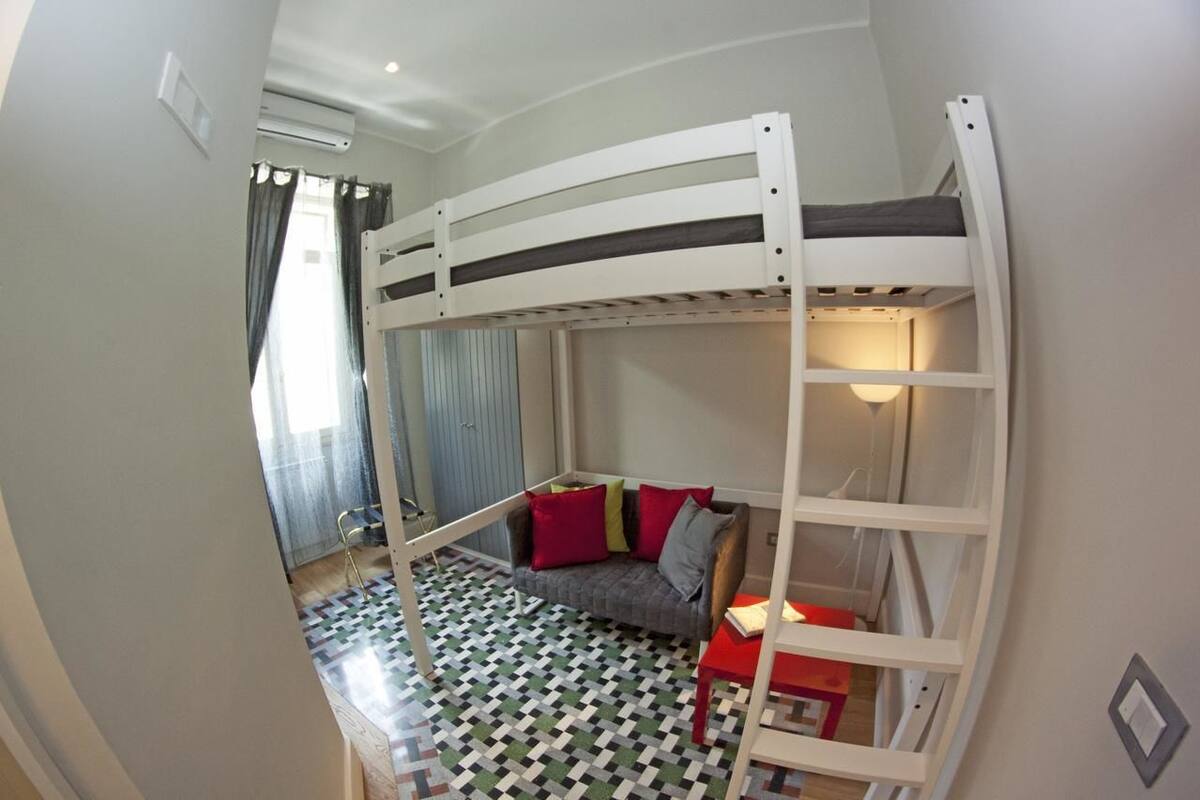 Business Room | Blackout drapes, free WiFi, bed sheets