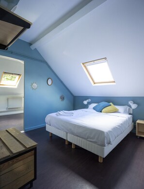 Habitació superior, diversos llits, bany privat | 1 dormitori, decoració individual, mobiliari individual i escriptori 