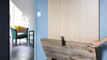 1 kamar tidur dan didekorasi berbeda-beda