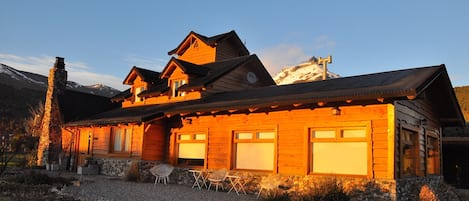 Façade de l’hébergement - soirée/nuit