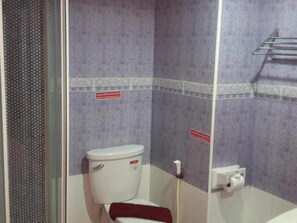 Shower, free toiletries, towels - Duannaming (Pattaya)