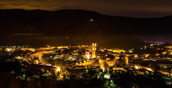 Facciata della struttura - sera/notte