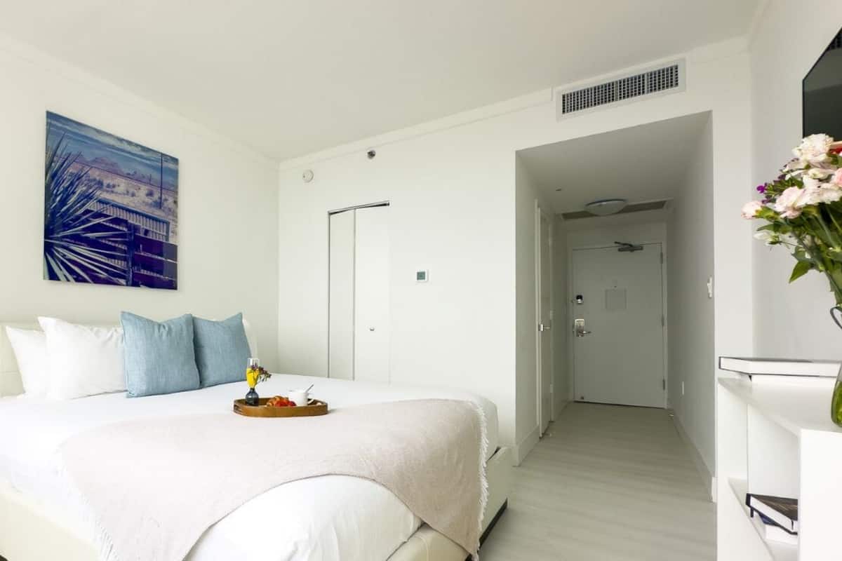 Habitación Deluxe doble, 1 cama de matrimonio grande, vistas al mar | 1 dormitorio, sábanas de algodón egipcio, ropa de cama de alta calidad