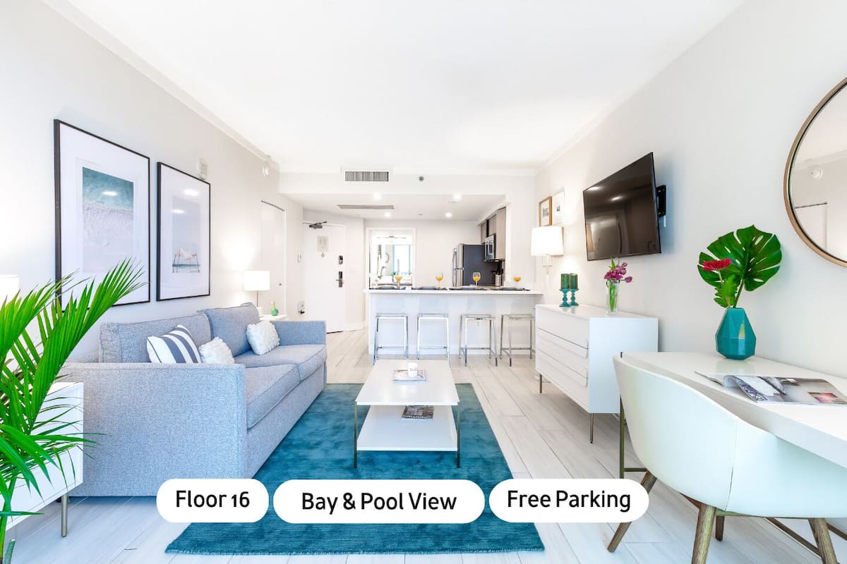 Deluxe Studio Suite, Kitchenette, Ocean View1606.02 | Living area | 50-inch Smart TV with digital channels, TV