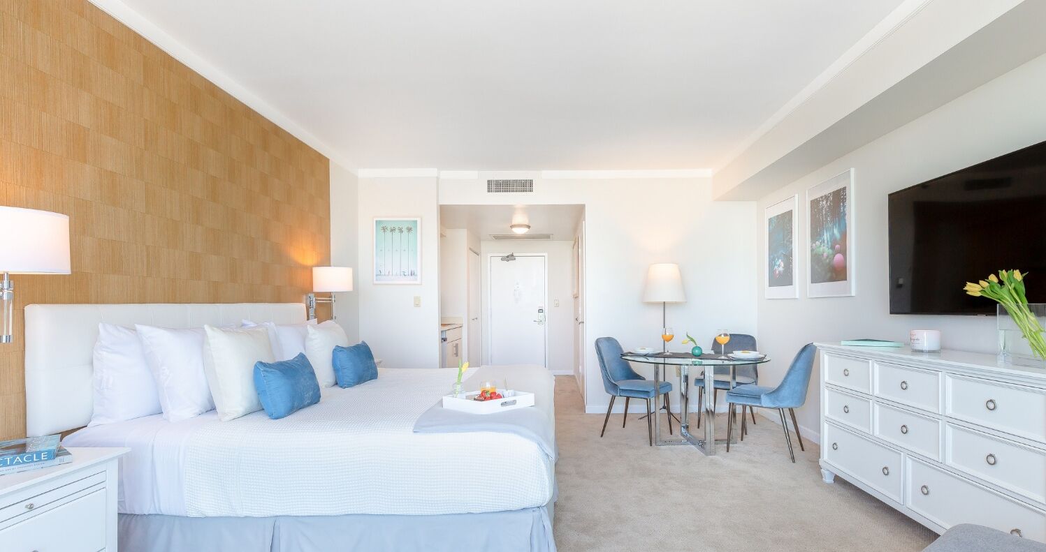 Executive Studio Suite, 1 King Bed, Refrigerator & Microwave, City View1715 | Egyptian cotton sheets, premium bedding, down comforters, minibar