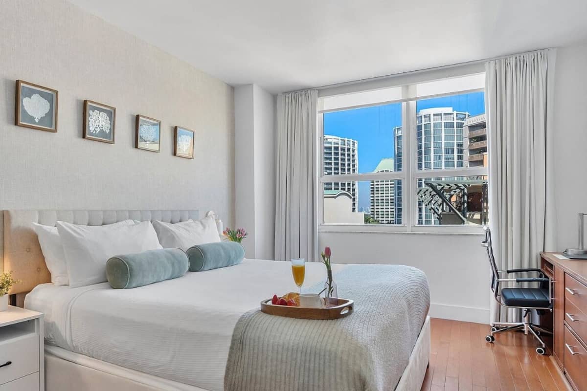 Quarto casal urbano, 1 cama King, vista para a cidade | 1 quarto, roupas de cama de algodão egípcio, roupas de cama premium