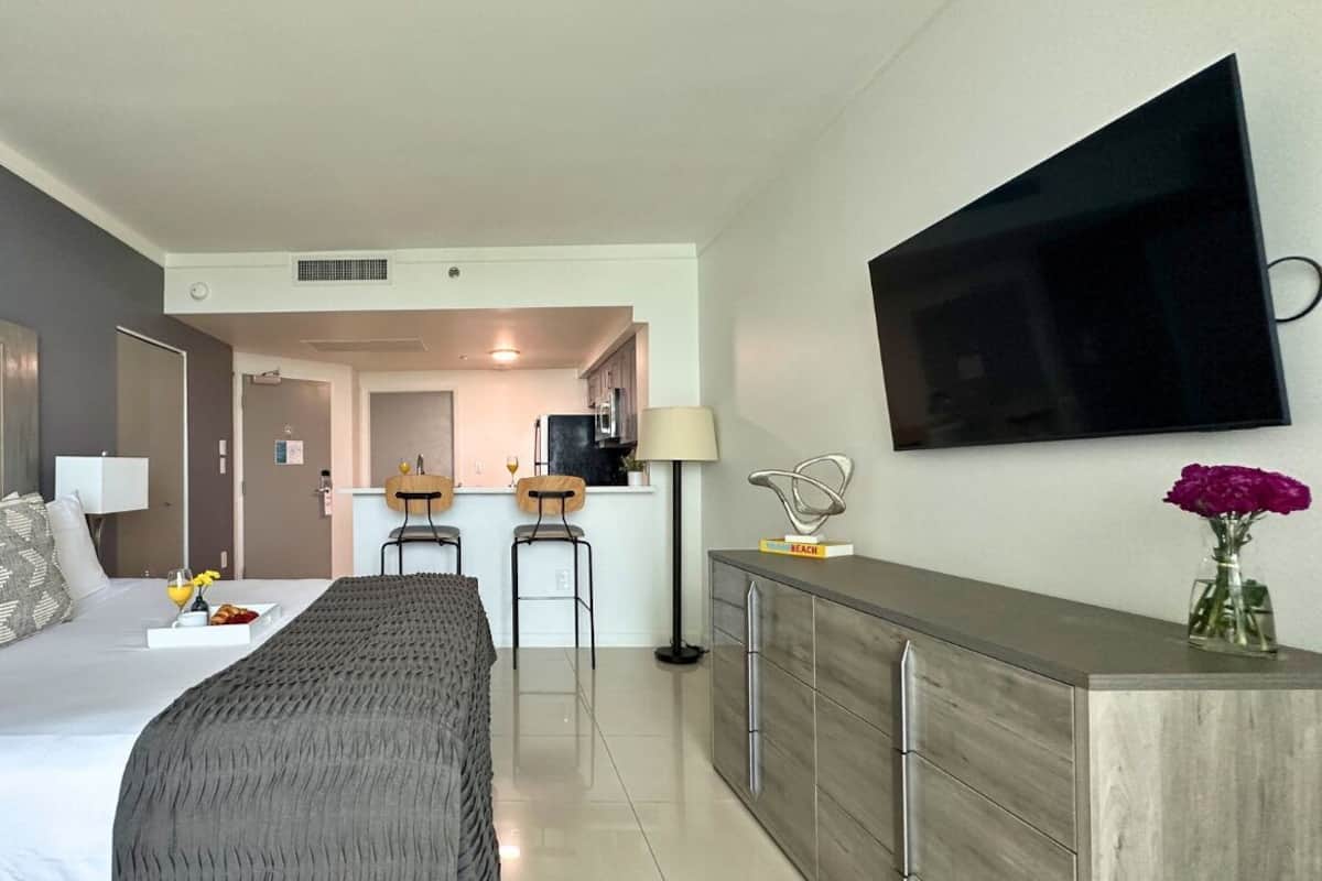 Deluxe Studio Suite, Kitchenette, Ocean View1706.02 | 1 bedroom, Egyptian cotton sheets, premium bedding, down comforters