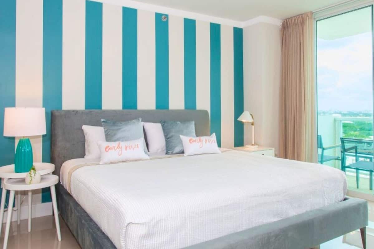 1 bedroom, Egyptian cotton sheets, premium bedding, down comforters