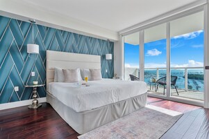 埃及棉床单、高档床上用品、羽绒被、迷你吧