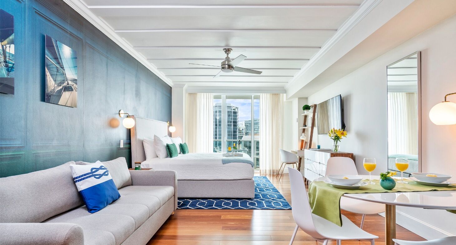 Executive Studio Suite, 1 King Bed, Refrigerator & Microwave, City View1703 | Egyptian cotton sheets, premium bedding, down comforters, minibar