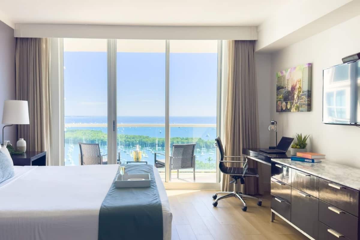Estudi en suite Deluxe, cuina, vistes a l'oceà | 1 dormitori, llençols de cotó egipci i roba de llit d'alta qualitat