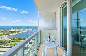 Deluxe Studio Suite, Kitchenette, Partial Ocean View2007 | Balcony