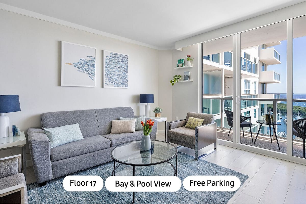 Deluxe Apartment, 1 King Bed with Sofa bed, Balcony, Ocean View1714 | Living area | 50-inch Smart TV with digital channels, TV