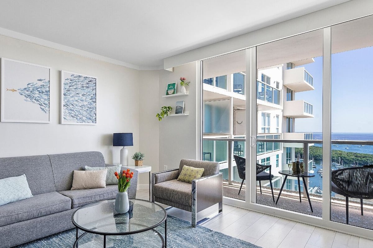 Deluxe Apartment, 1 King Bed with Sofa bed, Balcony, Ocean View1714 | Living area | 50-inch Smart TV with digital channels, TV