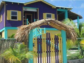 Property entrance - Slo-n-Ez Villa (Caye Caulker)