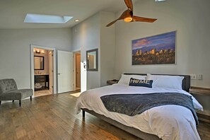 3 bedrooms, iron/ironing board, travel crib, internet - 12 Mi to Red Rocks: Morrison Home w/ Deck (Morrison)