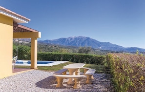 Vila panorâmica, 2 quartos | Área de estar | TV de tela plana, lareira