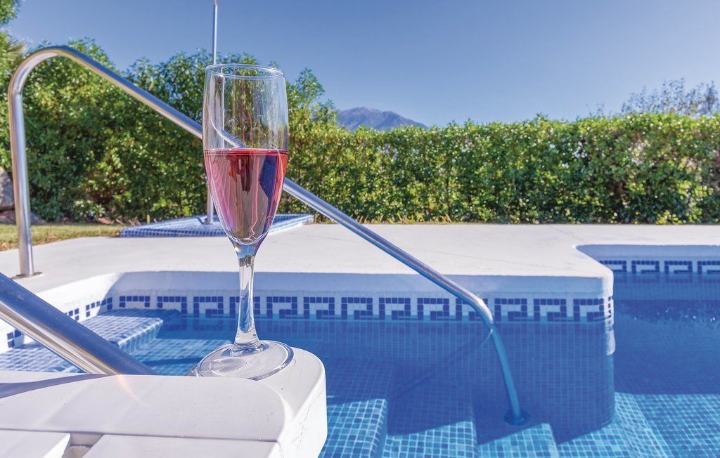 13 piscinas al aire libre, sombrillas, tumbonas