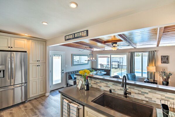 Fridge, microwave, stovetop, dishwasher