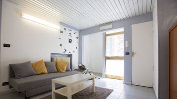 TV connectée, lecteur de DVD, livres, vidéothÚque