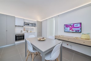 Fridge, microwave, oven, dishwasher