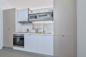 冰箱、微波炉、烤箱、洗碗机