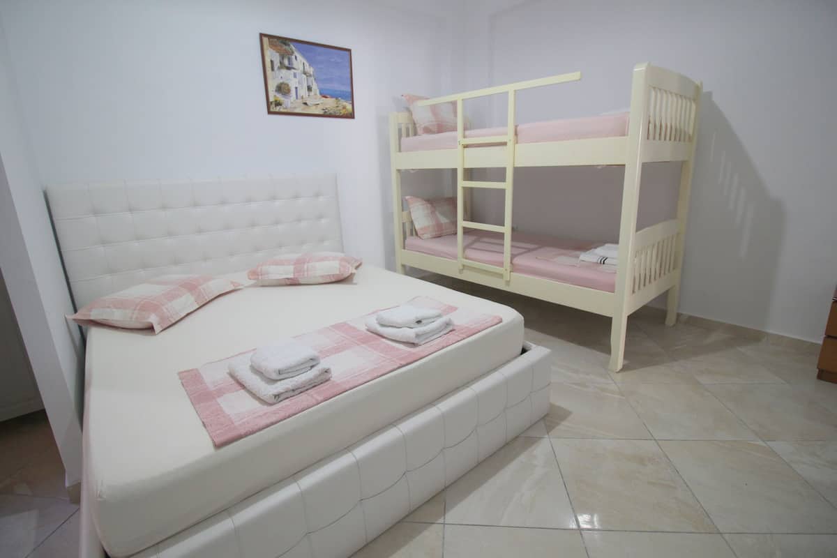 Departamento, balcón | 1 habitación, escritorio, tabla de planchar con plancha y wifi gratis
