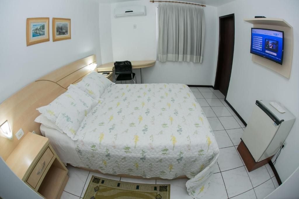 standard double room, 1 double bed, non smoking | 1 bedroom, minibar, desk, iron/ironing board