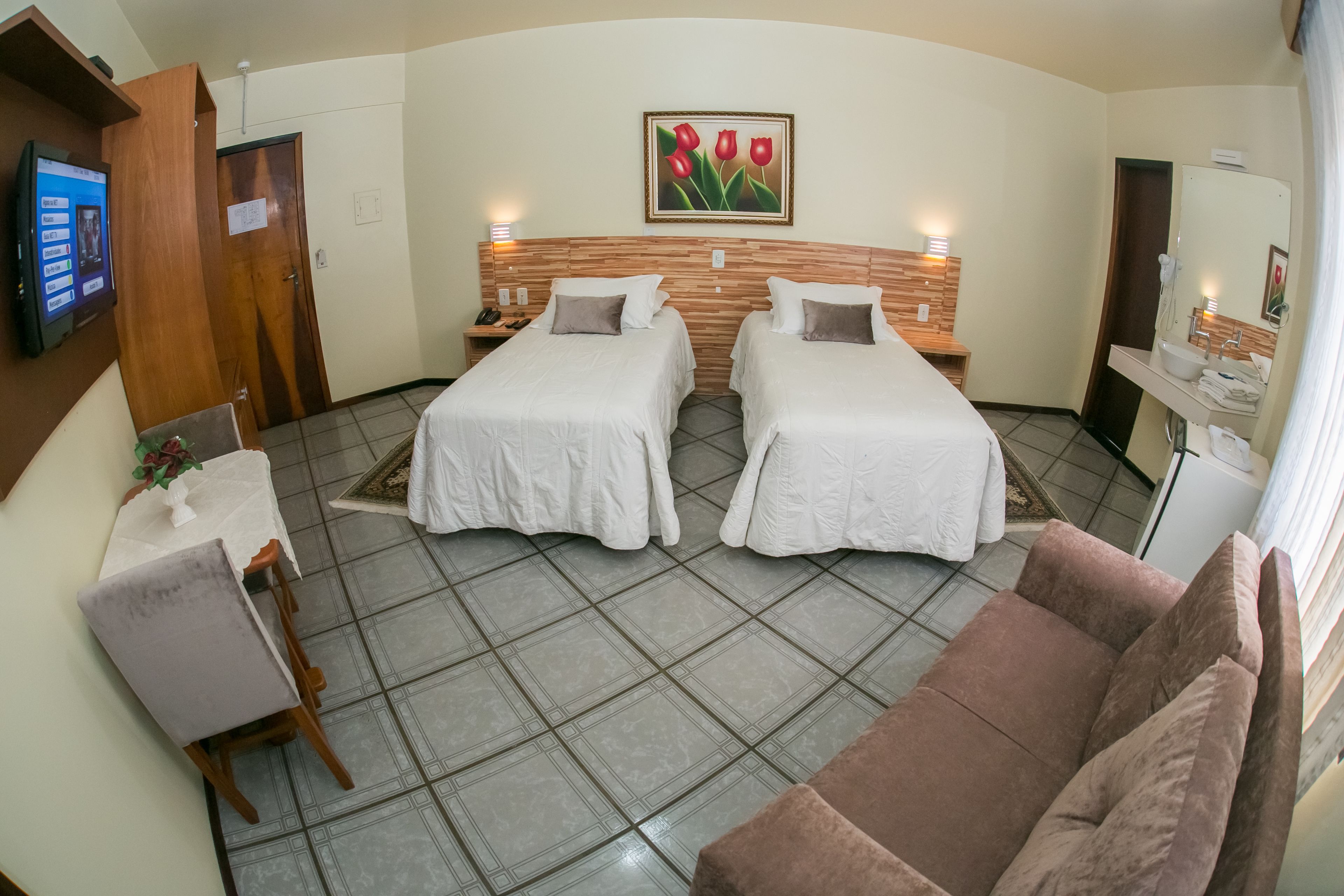 deluxe room | 1 bedroom, minibar, desk, iron/ironing board