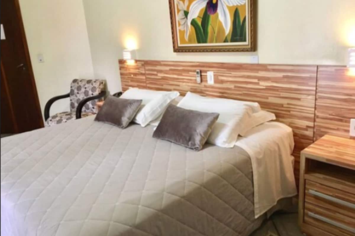 deluxe room | 1 bedroom, minibar, desk, iron/ironing board