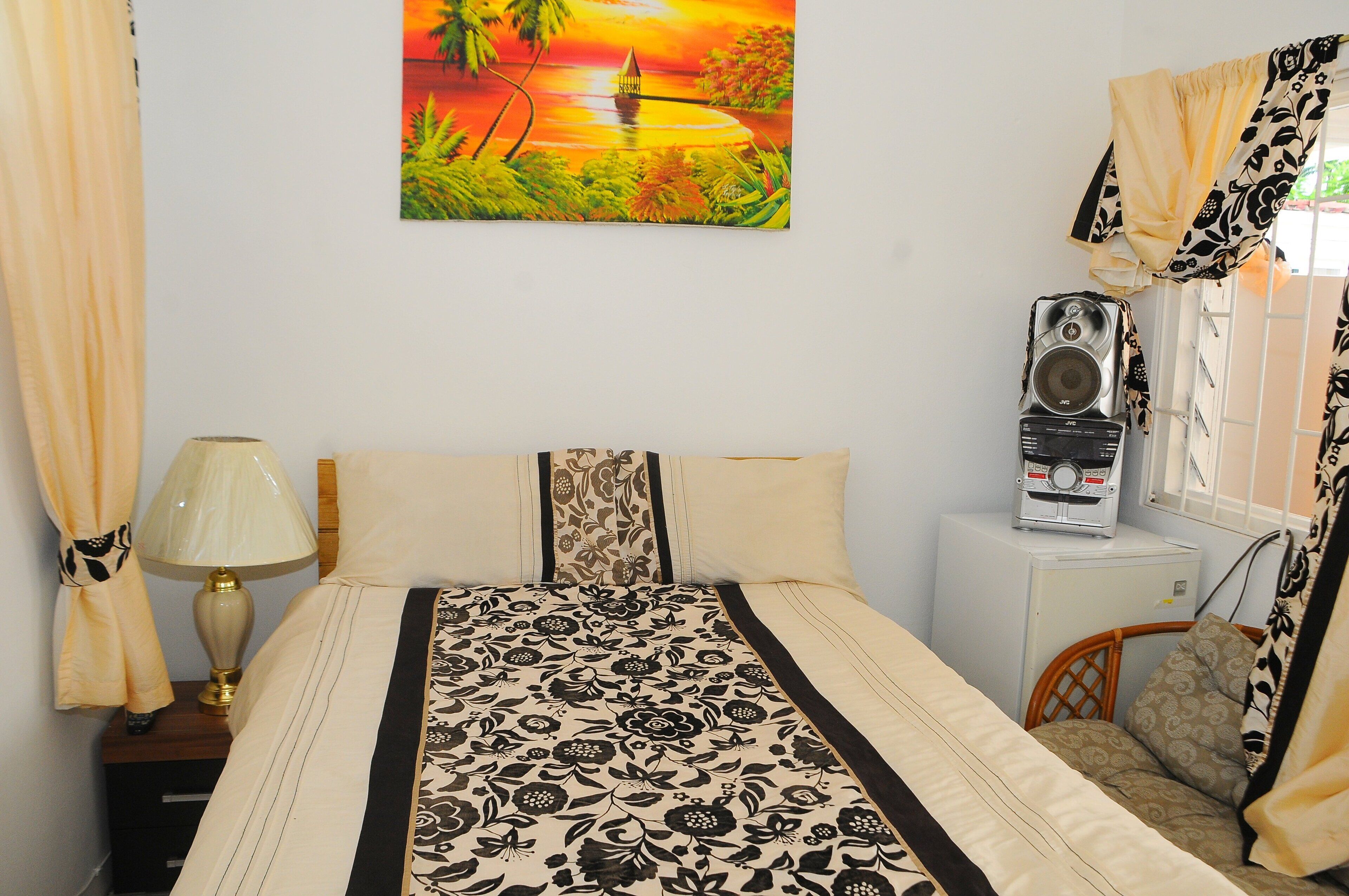 2 bedrooms, desk, iron/ironing board, travel cot