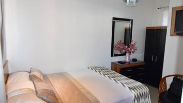 2 bedrooms, desk, iron/ironing board, travel crib