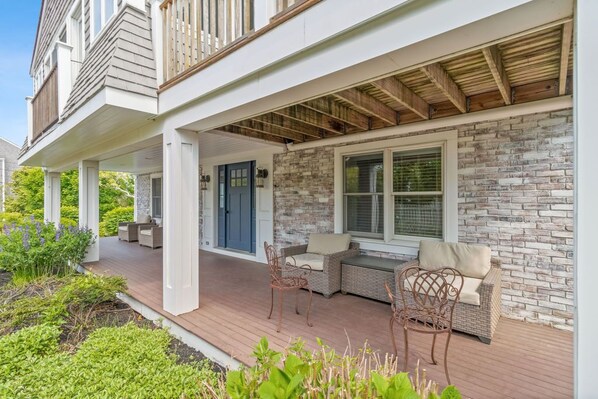 Terrace/patio - West End 2 BR 2 BA with bonus queen sleep sofa, private farmers porch & parking (Provincetown)